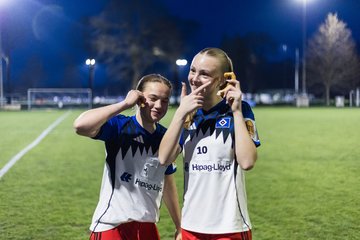 Bild 398 - wBJ Hamburger SV - Eimsbuettler TV : Ergebnis: 4:0
